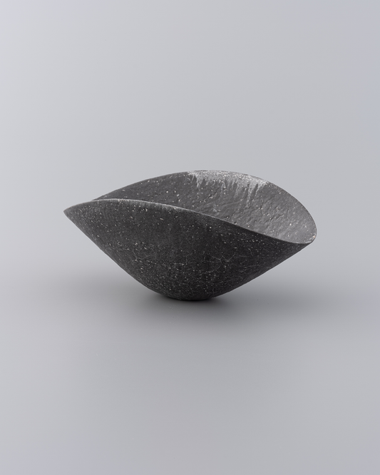 佐藤朱理 鉢 黒 05