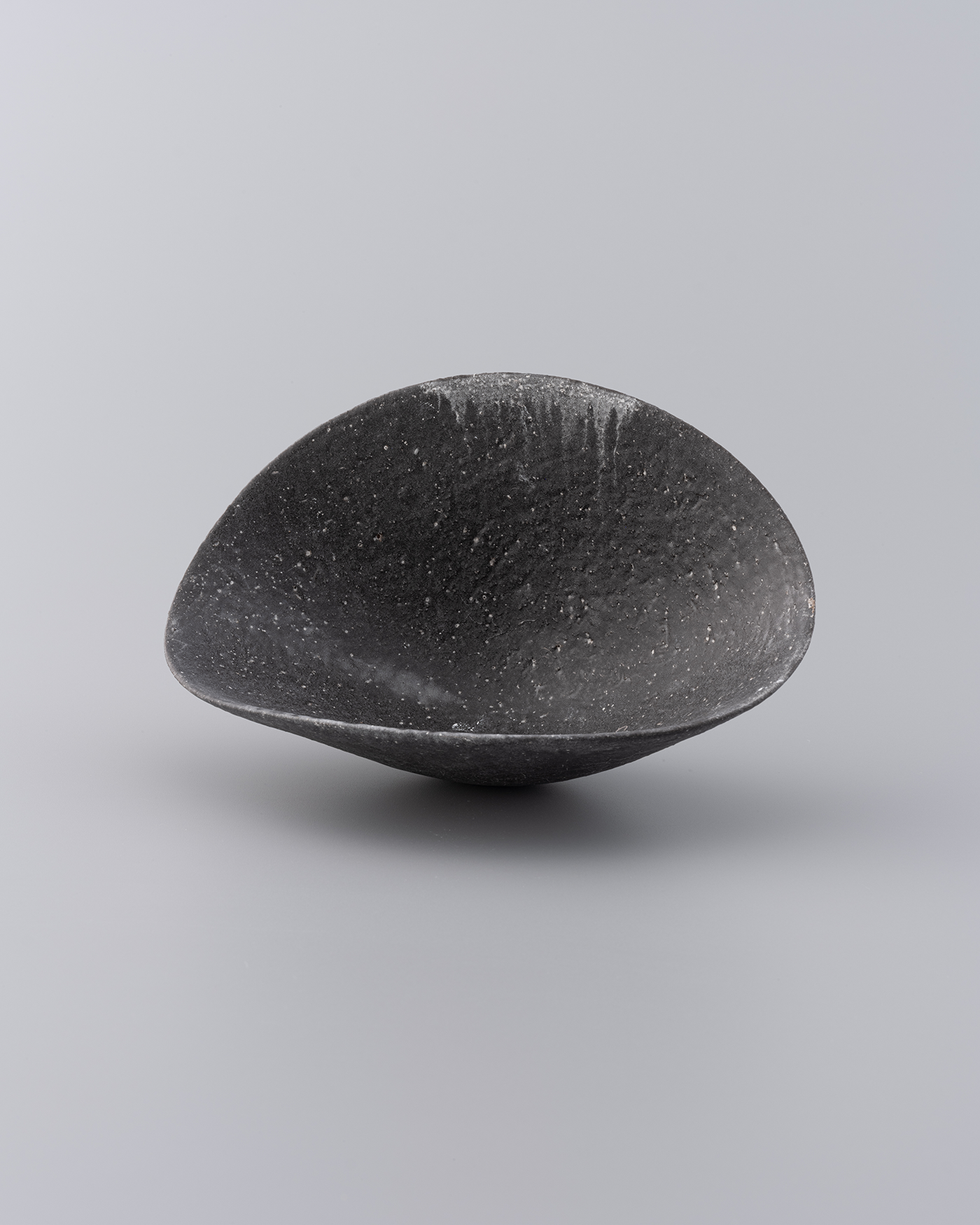 佐藤朱理 鉢 黒 05